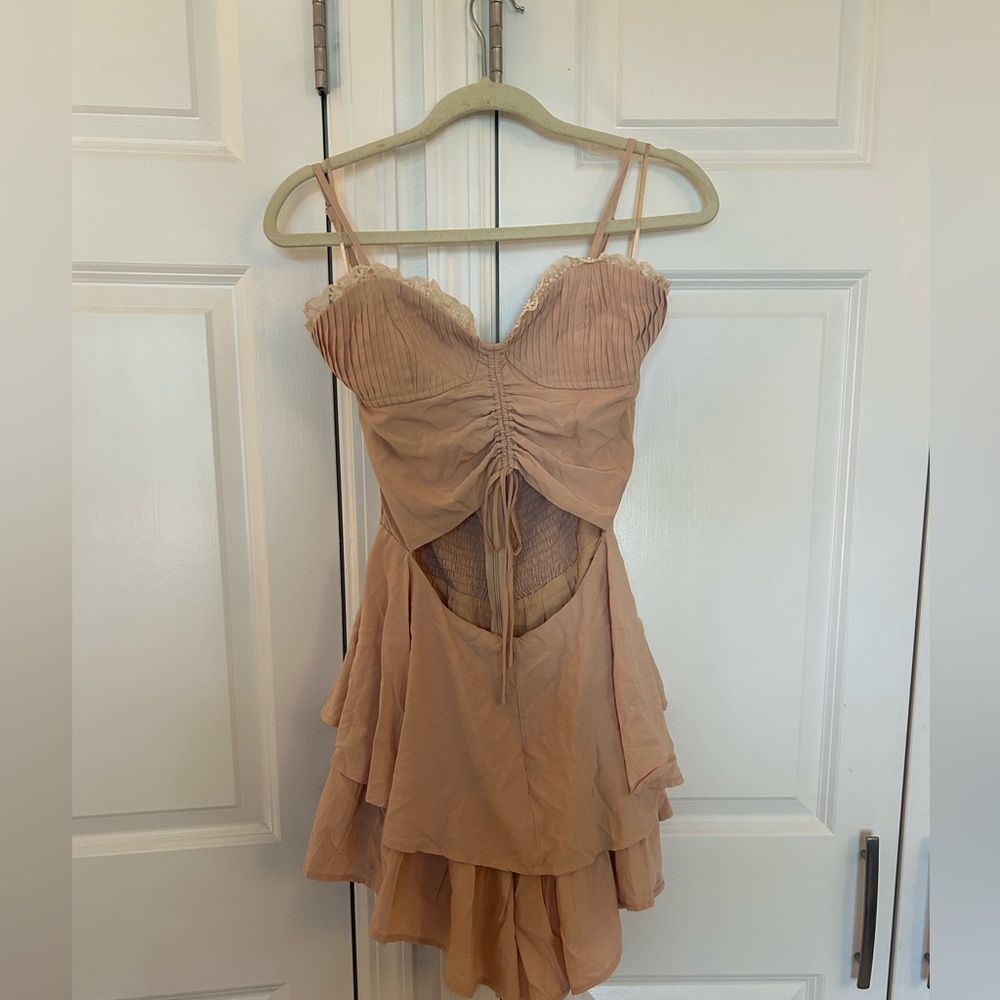 Cellecci Keyhole Cutout Lacey Romper in Blush